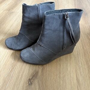 TOMS suede wedge ankle boots size 7.5 Gray